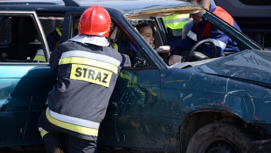 Cysterna zderzyła się z oplem na Shellu Cysterna zderzyła się z oplem na Shellu