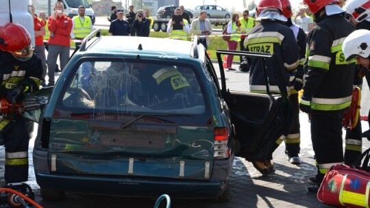 Cysterna zderzyła się z oplem na Shellu Cysterna zderzyła się z oplem na Shellu