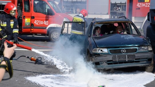 Cysterna zderzyła się z oplem na Shellu Cysterna zderzyła się z oplem na Shellu