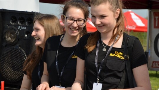 Cysterna zderzyła się z oplem na Shellu Cysterna zderzyła się z oplem na Shellu