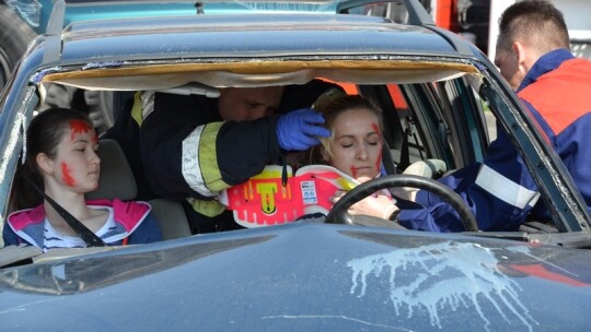 Cysterna zderzyła się z oplem na Shellu Cysterna zderzyła się z oplem na Shellu