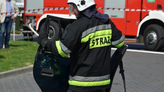 Cysterna zderzyła się z oplem na Shellu Cysterna zderzyła się z oplem na Shellu