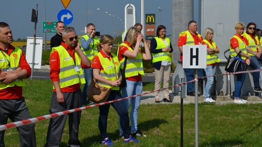 Cysterna zderzyła się z oplem na Shellu Cysterna zderzyła się z oplem na Shellu