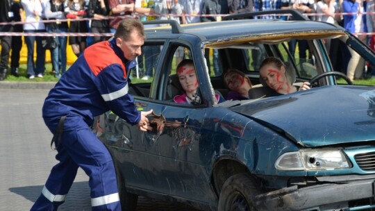 Cysterna zderzyła się z oplem na Shellu Cysterna zderzyła się z oplem na Shellu