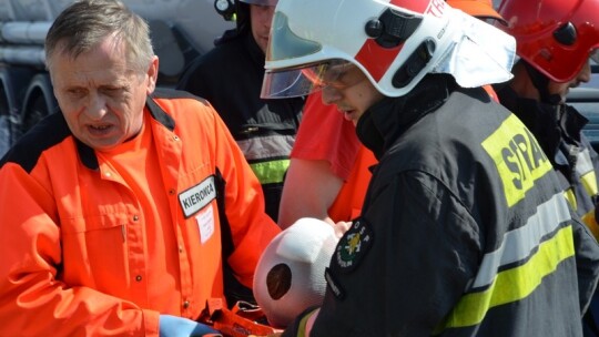 Cysterna zderzyła się z oplem na Shellu Cysterna zderzyła się z oplem na Shellu