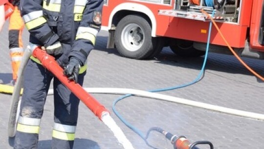 Cysterna zderzyła się z oplem na Shellu Cysterna zderzyła się z oplem na Shellu