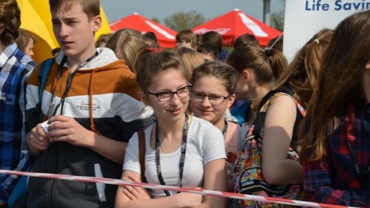 Cysterna zderzyła się z oplem na Shellu Cysterna zderzyła się z oplem na Shellu