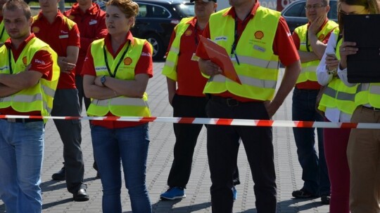 Cysterna zderzyła się z oplem na Shellu Cysterna zderzyła się z oplem na Shellu