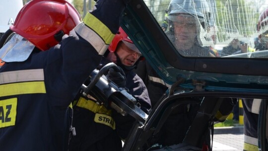 Cysterna zderzyła się z oplem na Shellu Cysterna zderzyła się z oplem na Shellu