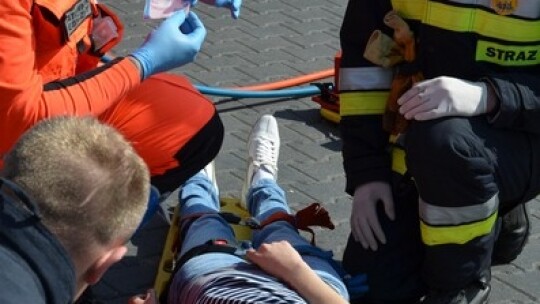 Cysterna zderzyła się z oplem na Shellu Cysterna zderzyła się z oplem na Shellu