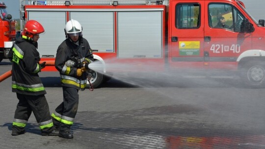 Cysterna zderzyła się z oplem na Shellu Cysterna zderzyła się z oplem na Shellu