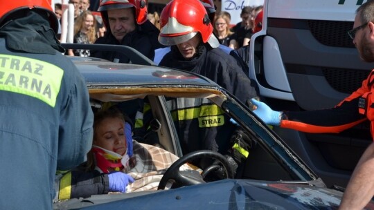 Cysterna zderzyła się z oplem na Shellu Cysterna zderzyła się z oplem na Shellu
