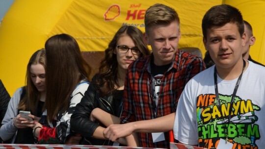 Cysterna zderzyła się z oplem na Shellu Cysterna zderzyła się z oplem na Shellu