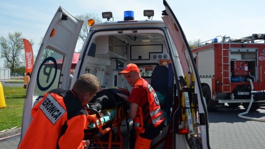 Cysterna zderzyła się z oplem na Shellu Cysterna zderzyła się z oplem na Shellu