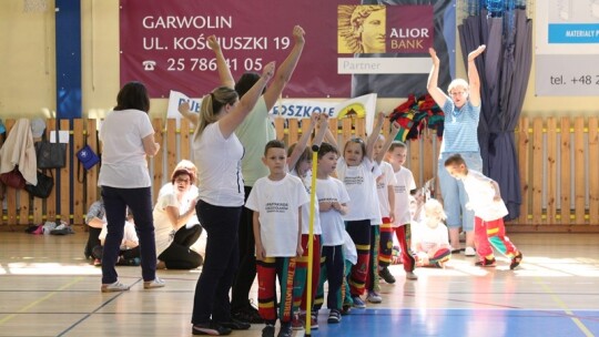 400 uśmiechniętych twarzy dzieci