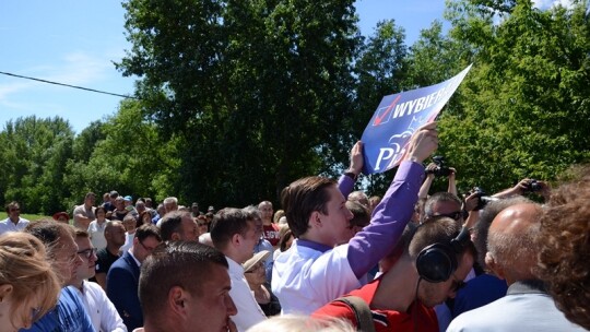 Beata Szydło na wałach wiślanych