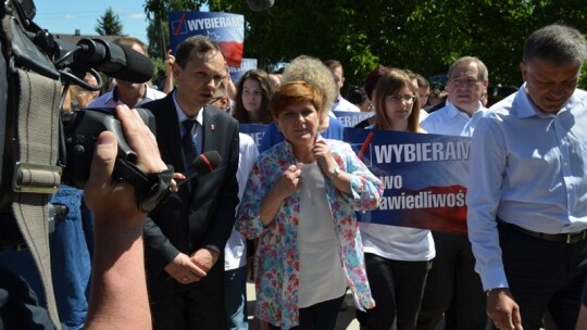 Beata Szydło na wałach wiślanych