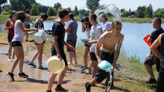 Przywitali wakacje na mokro