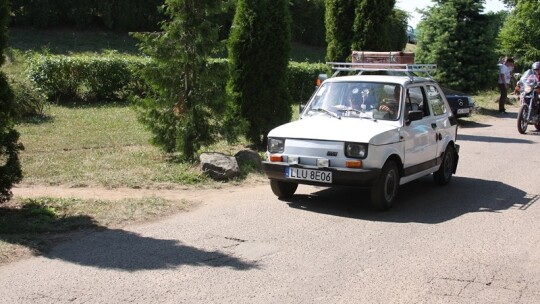 Tłoczno od starych aut