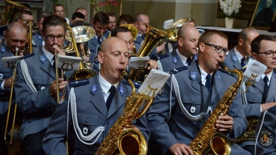 Garwolińscy policjanci ze sztandarem