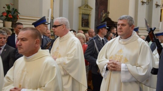 Garwolińscy policjanci ze sztandarem