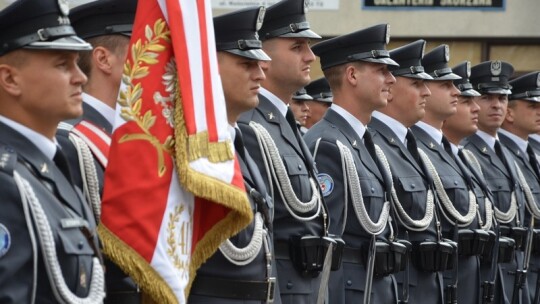 Garwolińscy policjanci ze sztandarem