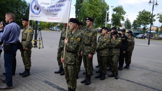 Garwolińscy policjanci ze sztandarem