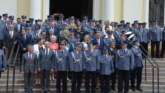 Garwolińscy policjanci ze sztandarem