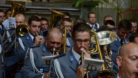 Garwolińscy policjanci ze sztandarem