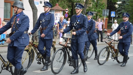 Garwolińscy policjanci ze sztandarem