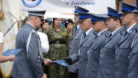 Garwolińscy policjanci ze sztandarem