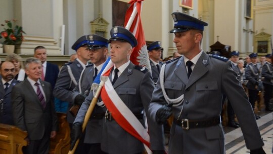 Garwolińscy policjanci ze sztandarem