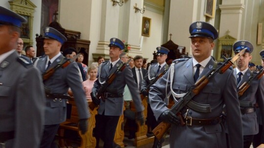 Garwolińscy policjanci ze sztandarem