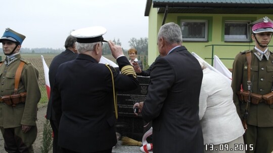 Przewóz: pamiątkowa tablica dla obrońców mostu