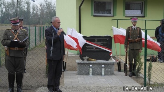 Przewóz: pamiątkowa tablica dla obrońców mostu