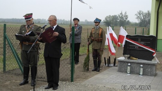 Przewóz: pamiątkowa tablica dla obrońców mostu