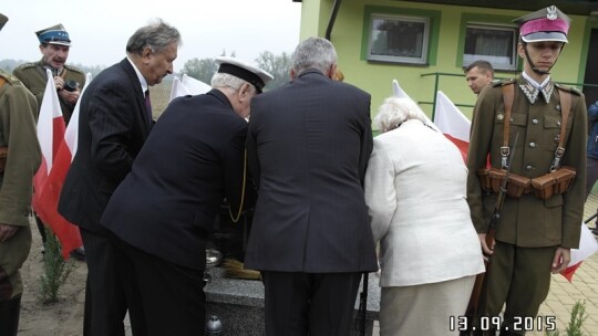 Przewóz: pamiątkowa tablica dla obrońców mostu