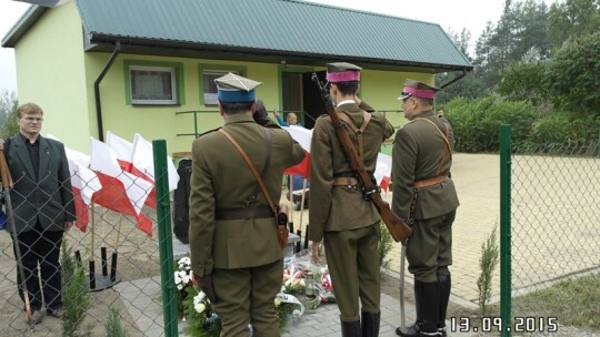 Przewóz: pamiątkowa tablica dla obrońców mostu