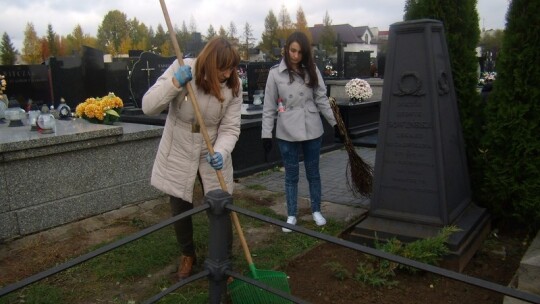 Ekonomiści zadbali o groby