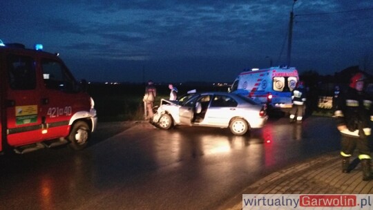 19-latek wjechał w opla. Dwoje dzieci w szpitalu