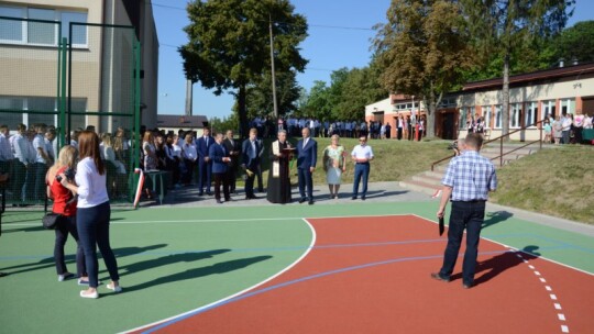 Nowy rok szkolny rozpoczęty. W Dwójce otwarto boisko