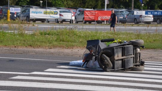 Kobieta na wózku pod kołami bmw