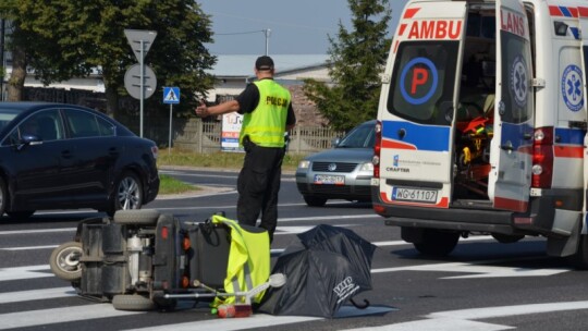 Kobieta na wózku pod kołami bmw