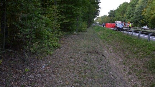 Motocyklista rozbił się o barierki. Śmigłowiec lądował na obwodnicy [video]