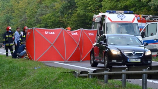 Motocyklista rozbił się o barierki. Śmigłowiec lądował na obwodnicy [video]