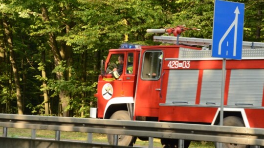 Motocyklista rozbił się o barierki. Śmigłowiec lądował na obwodnicy [video]