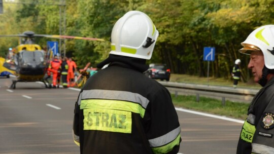 Motocyklista rozbił się o barierki. Śmigłowiec lądował na obwodnicy [video]