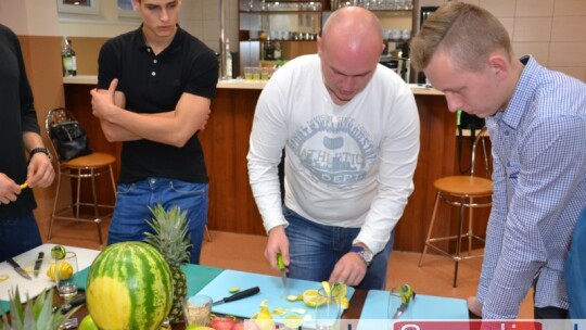 Uczniowie Dwójki uczyli się przygotowania drinków