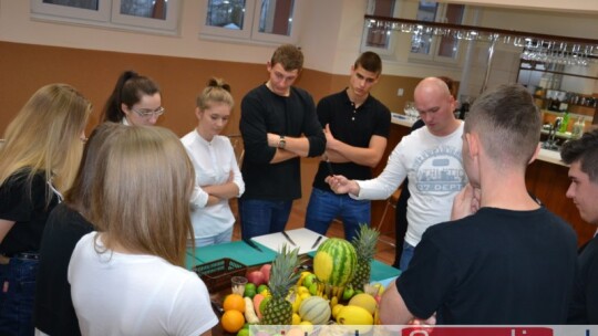 Uczniowie Dwójki uczyli się przygotowania drinków