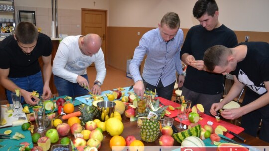 Uczniowie Dwójki uczyli się przygotowania drinków